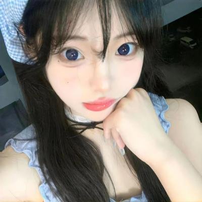 一个唱歌，另一个不唱歌